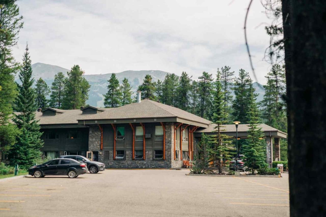 Mountaineer Lodge Lake Louise Zewnętrze zdjęcie